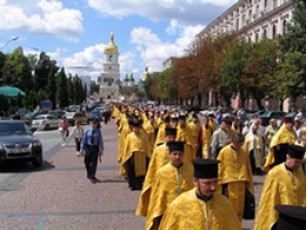 Києвом йде Хресна хода