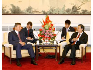 Янукович у Китаї: Україна не повернеться до часів нестабільності