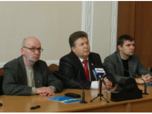 Волинський губернатор і Партія регіонів не дотримуються законів?