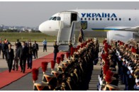 Янукович перебуває з робочим візитом у Франції (ФОТО)
