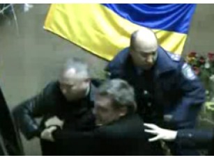 Депутати побилися на виборах (відео)