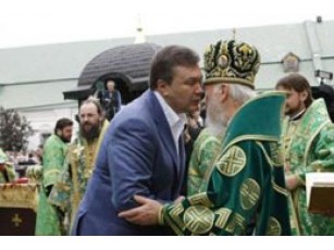 Янукович дав митрополиту Володимиру орден