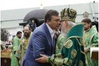 Янукович дав митрополиту Володимиру орден