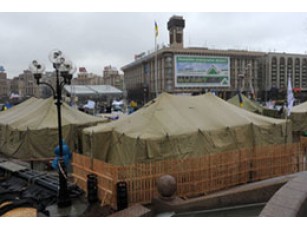 Янукович випив чаю на Майдані з підприємцями