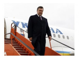Янукович прилетів до Москви