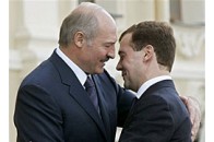 Медведєв заспокоїв Лукашенка: рідні сваряться – лише тішаться