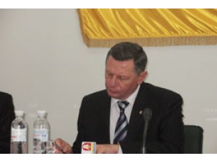 Луцька міська рада закликає Президента дати адекватну оцінку бійкам в Верховній раді