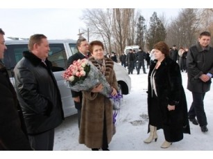 Дружина Януковича вийшла на люди