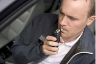 Всі автомобілі обладнають алкотестера