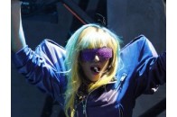 Lady GaGa прибула на церемонію Греммі в яйці
