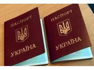 Картотеку  паспортного столу заливає вода з підвалу 