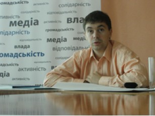 Депутатам заважає працювати їх політична орієнтація