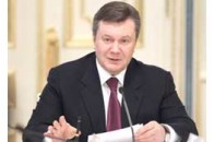  Януковичу прооперували коліно 