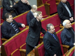 Депутати хочуть відновити голосування за Конституцію бюлетенями