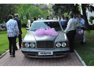 Регіонал Ландик подарував своєму племіннику на весілля Bentley