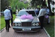 Регіонал Ландик подарував своєму племіннику на весілля Bentley