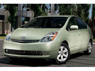 Toyota відкликає 110 000 автомобілів з гібридним двигуном