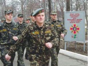 Янукович хоче скоротити армію