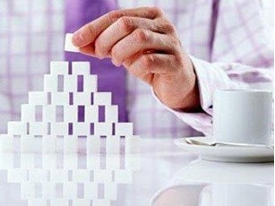 Вчені повідомляють, що цукор провокує старіння шкіри