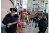 Активістка FEMEN напала на Періc Хілтон