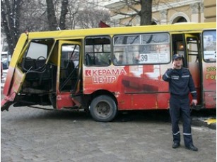 У Львові перекинулася маршрутка: госпіталізовано 12 людей