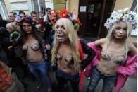 Прихильники Тимошенко обізвали активісток FEMEN повіями