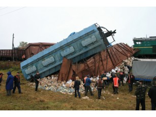 На Черкащині зійшов з рейок і перекинувся потяг