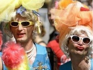 Великобританія позбавить допомоги колишні колонії через геїв