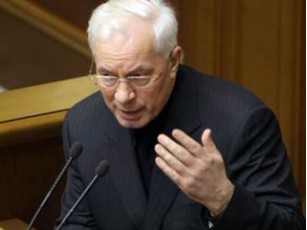 Азаров: або пенсії не платити, або пільги скоротити