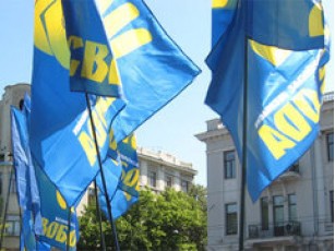 Депутат в облраді Олег Осуховський став меценатом фотовиставки що популяризують материнство