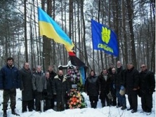 Дубровицькі свободівці насипали курган на могилі першого сотенного УПА