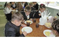 Районні управління освіти на Волині масово закуповують продукти у посередників