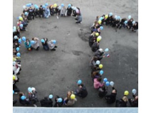 Луцькі школярі провели флеш-моб в підтримку 15-го Саміту Україна-ЄС