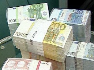 Українці знову почали скуповувати валюту