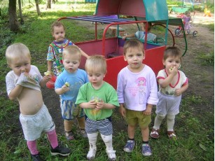 В Україні не всиновлюють дітей через назви дитячих будинків