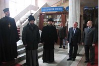Священнослужителі УПЦ КП завітали із колядою у Волинську ОДА