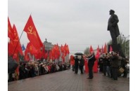Комуністи влаштували перед Луцькою міськрадою пікет-виставу