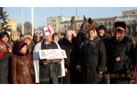 Рівняни купили слуховий апарат для Януковича, щоб він їх почув...