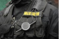 Під білбордами Януковича поставили по міліціонеру?