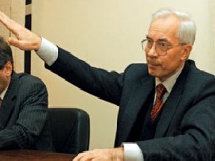 Регіонали нагримали на Азарова