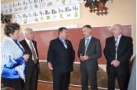 Програму із забезпечення шкіл області партами та дошками доручив підготувати голова обласної ради