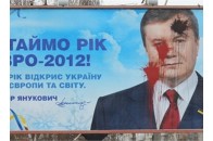 На Волині білборди з зображенням Януковича розмальовував 73-річний дідусь