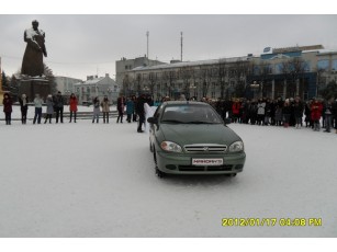 Майденсери подарували авто і станцювали перед рівнянами (оновлено)