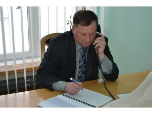 Василь Лазутко провів «гарячу» телефонну лінію