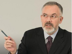 Табачник придумав, як вчитимуться школярі через Євро-2012