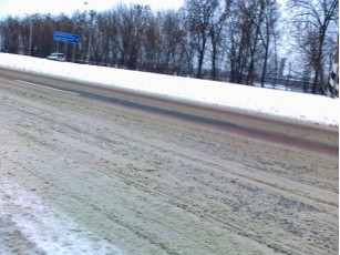 Снігопад ускладнив рух на трасі Рівне-Луцьк