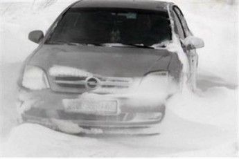 Волинські МНСники врятували двох подорожуючих з замерзлого автомобіля