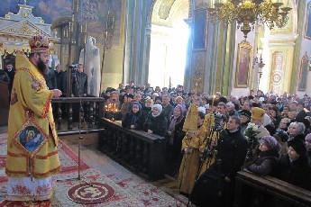 Владика Михаїл провів першу Митрополичу Літургію