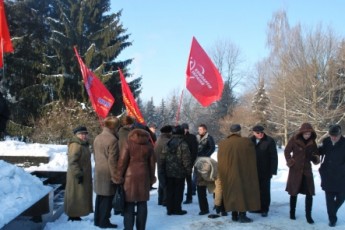 Суд дозволив прапори радянсько-московських окупантів у Луцьку