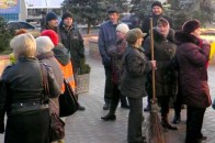 Сесію Рівнеради пікетували двірники
